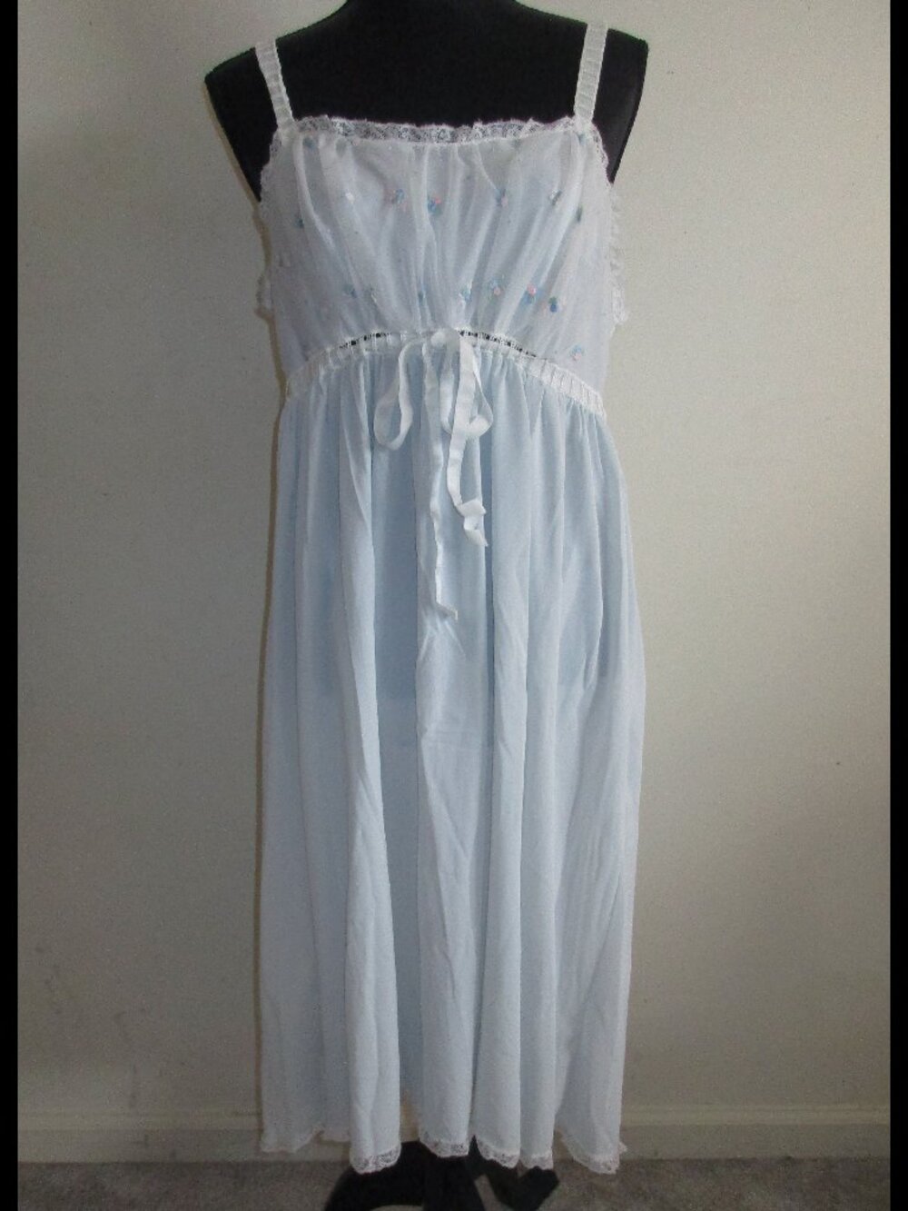 Vintage 1960's Tempo Light Blue Nylon Babydoll Nightgown w/Embroidered Flowers